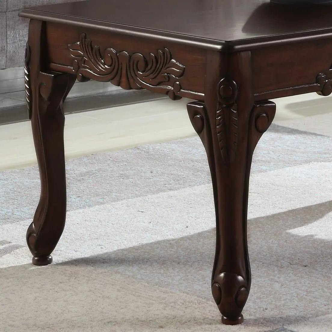 Traditional Ornate Wood Coffee Table with Elegant Detailing, Ideal for Living Room Decor