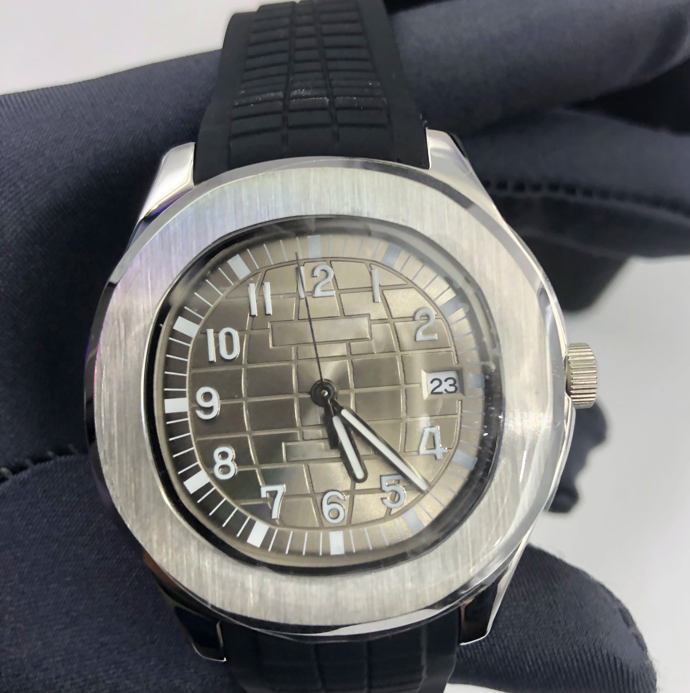 High-quality P-P Model 5711 ETA Automatic Cal. 240 Movement 9.9mm Ultra-thin Stainless Steel Case Sapphire Crystal 5BAR Water