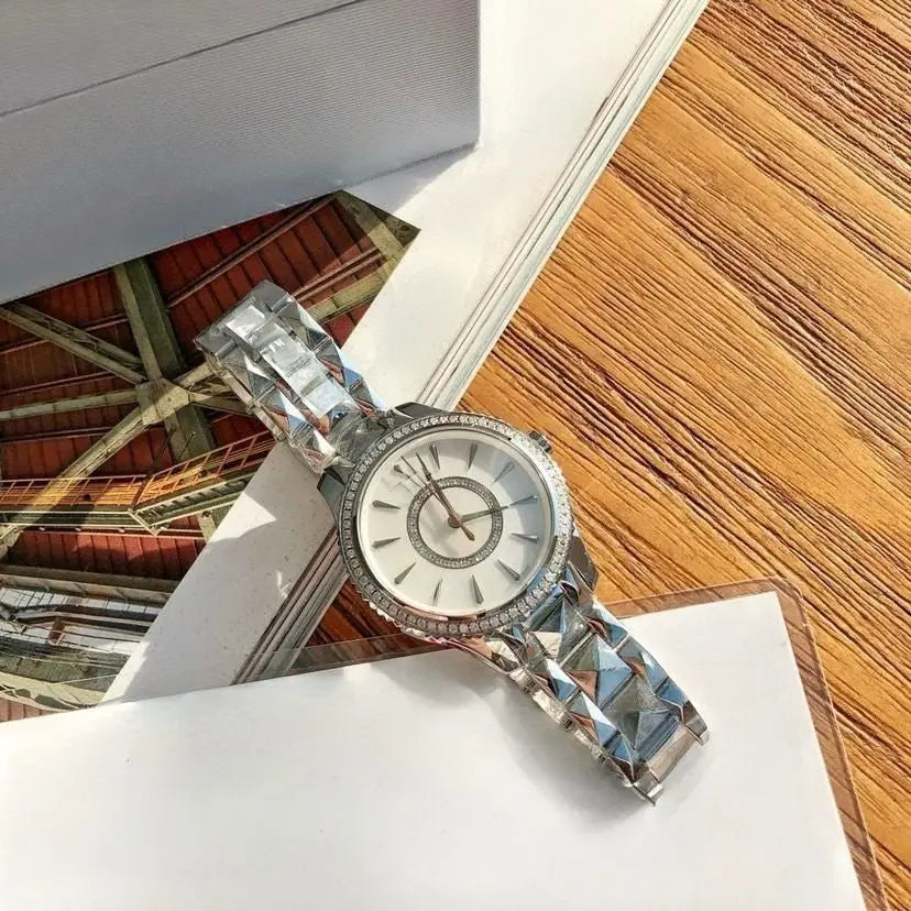 Elegance Women Imported Quartz Movement Watch Diamond Round Dial Brand Calendar Window Watch For Women