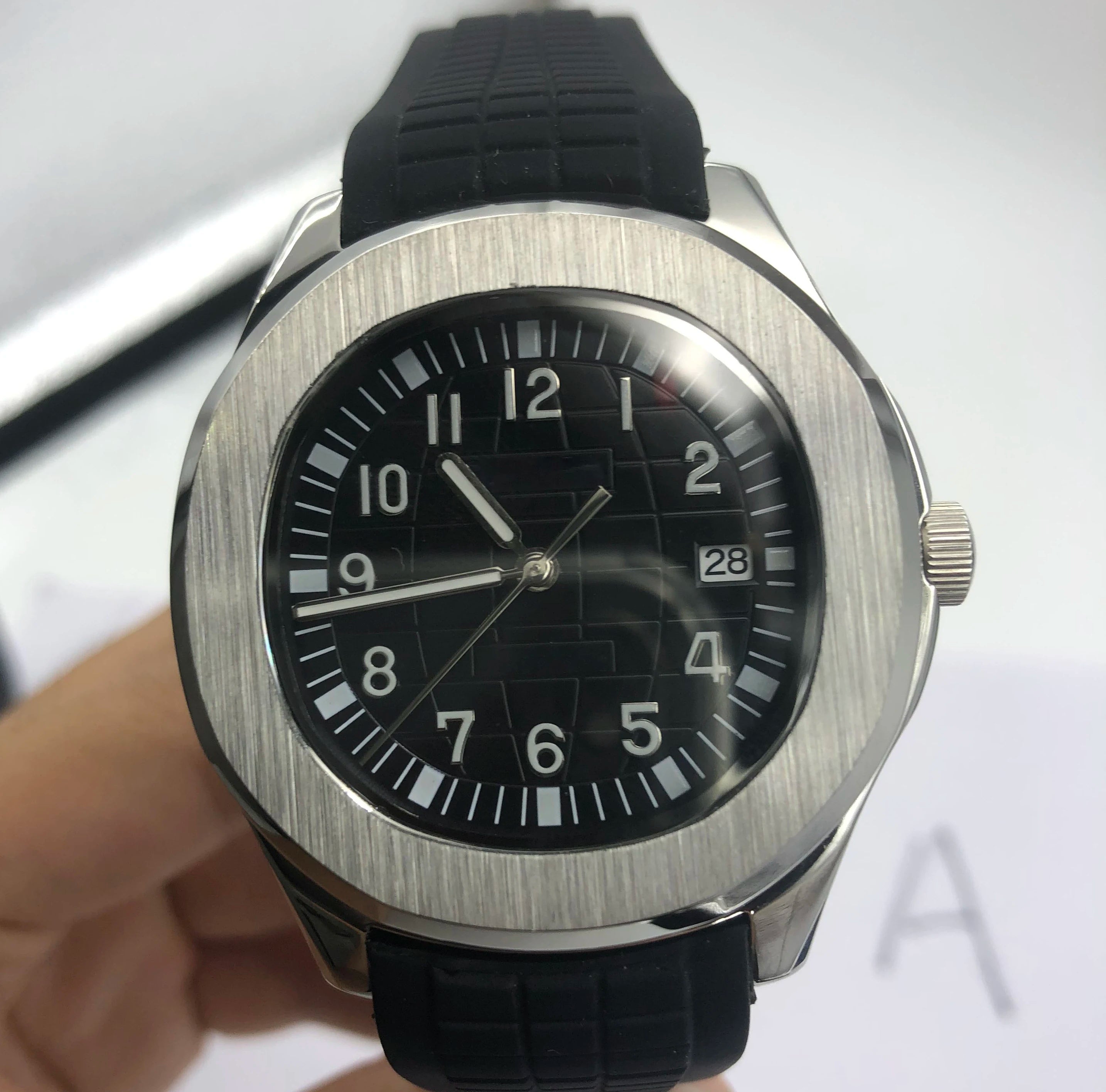 High-quality P-P Model 5711 ETA Automatic Cal. 240 Movement 9.9mm Ultra-thin Stainless Steel Case Sapphire Crystal 5BAR Water